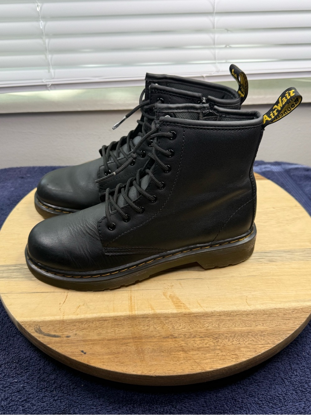 Dr Marten Boots (Men’s 4 Women’s 5) - Picture 3 of 8